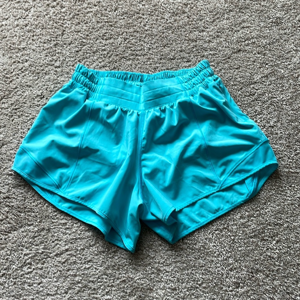 Lululemon hotty hot short. 2.5”